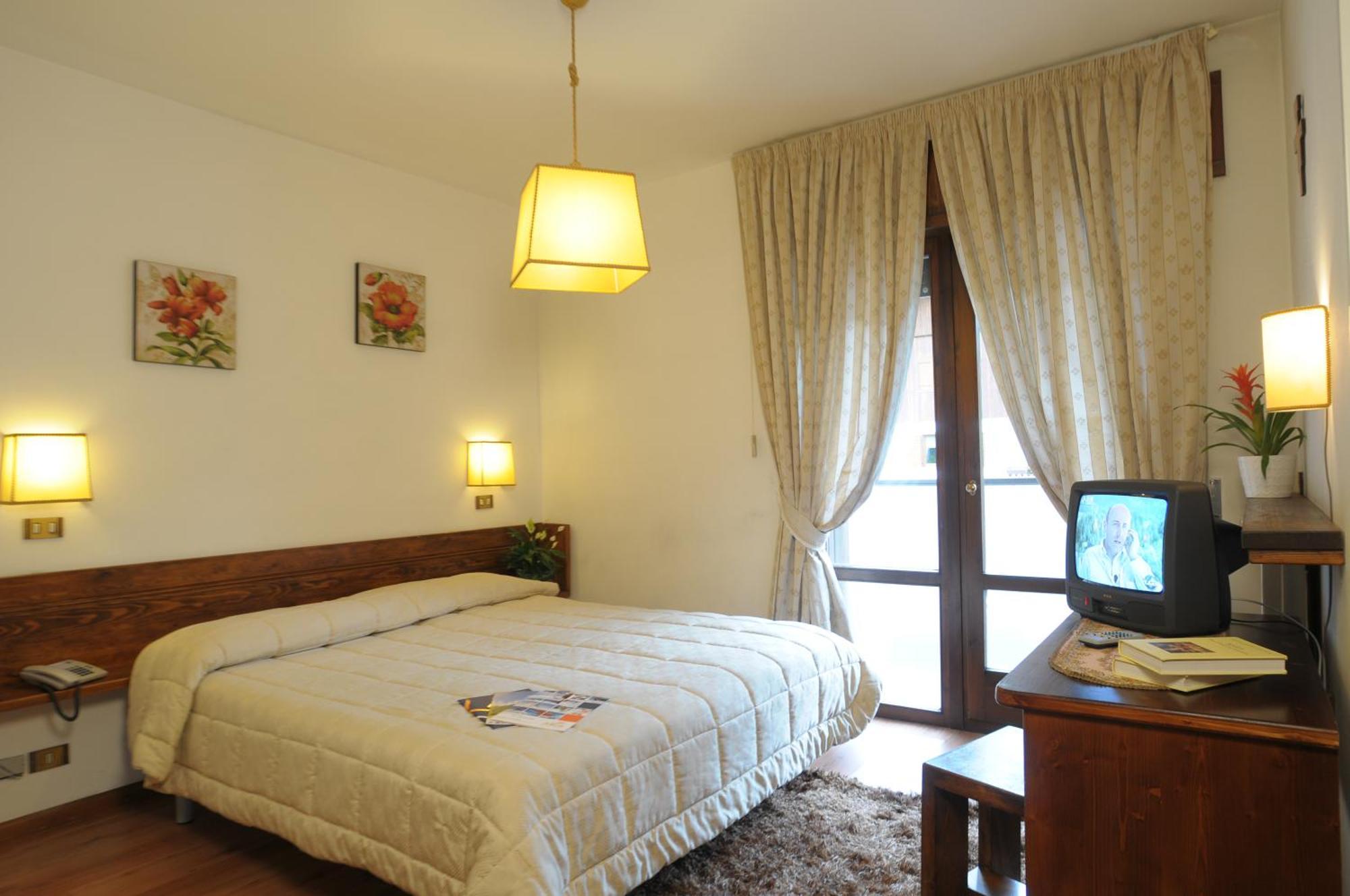 Hotel Corona Val di Zoldo Esterno foto