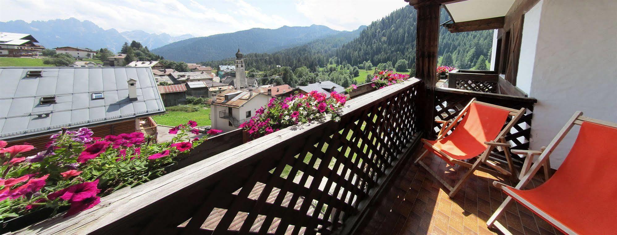 Hotel Corona Val di Zoldo Esterno foto